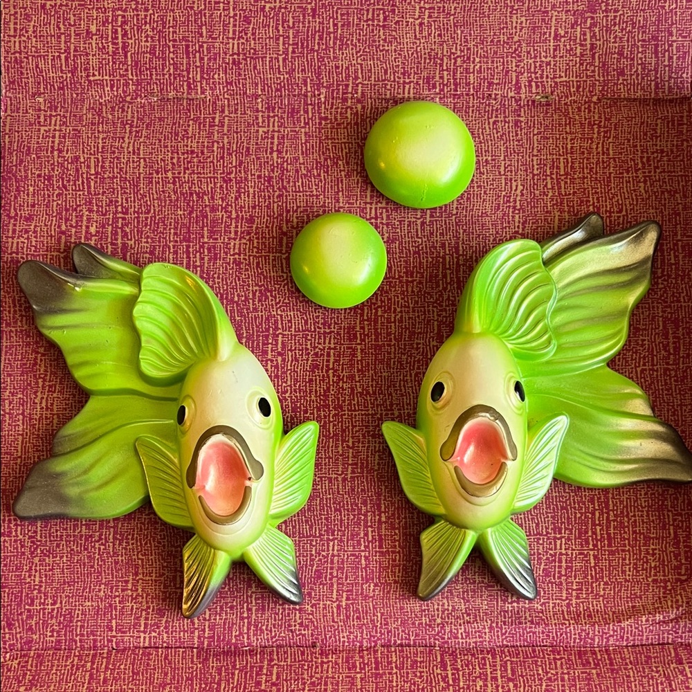 Vintage 70’s chalkware Miller Studio green fish Wall Decor w/ bubbles on pkg new